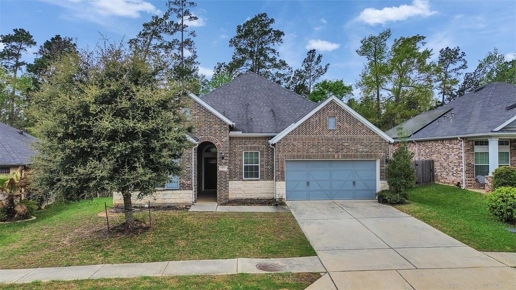 375 Westlake Terrace Drive, Conroe, TX 77304