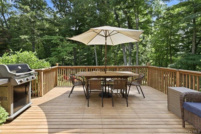 9 Cross Pond Road, South Salem, NY 10590