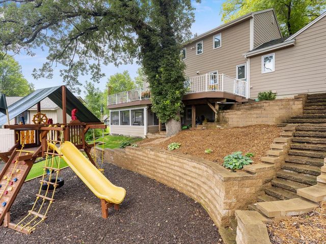 8017 Tierneys Woods Curve, Bloomington, MN 55438
