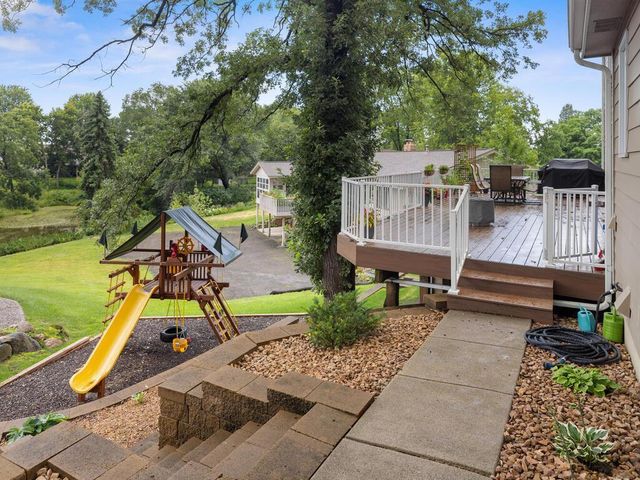 8017 Tierneys Woods Curve, Bloomington, MN 55438