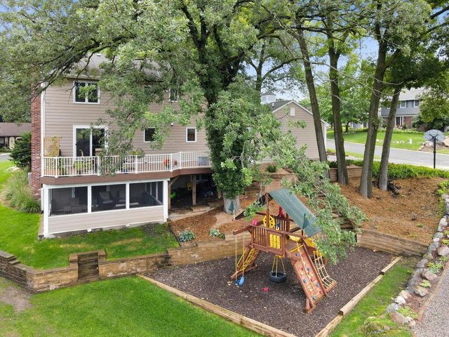 8017 Tierneys Woods Curve, Bloomington, MN 55438