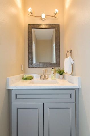 1700 Perez ST B, Austin, TX 78721