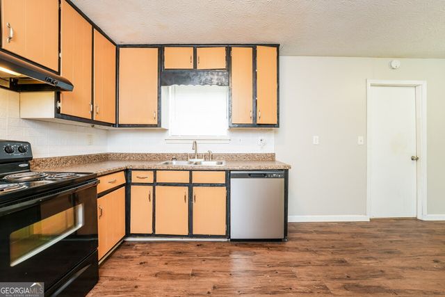 2081 Countydown Lane, Stone Mountain, GA 30088