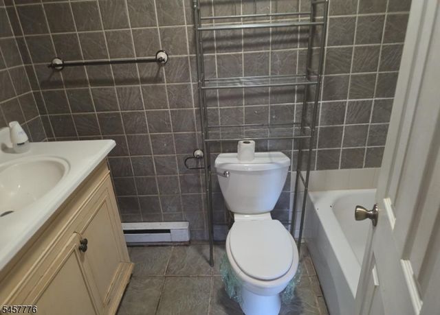 7 Jeanette Ln, Holland Twp., NJ 08848