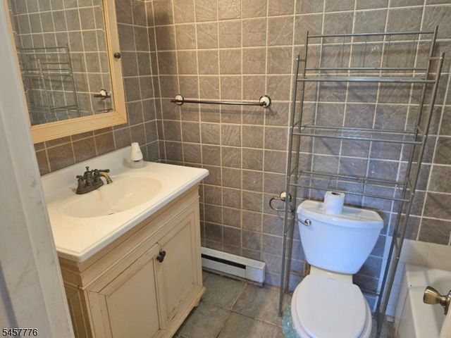 7 Jeanette Ln, Holland Twp., NJ 08848