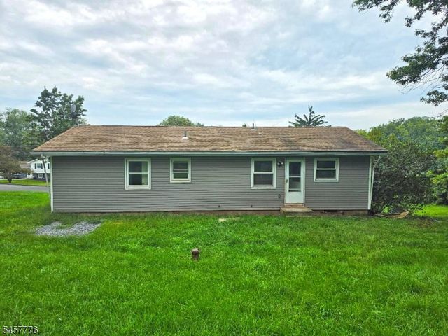 7 Jeanette Ln, Holland Twp., NJ 08848