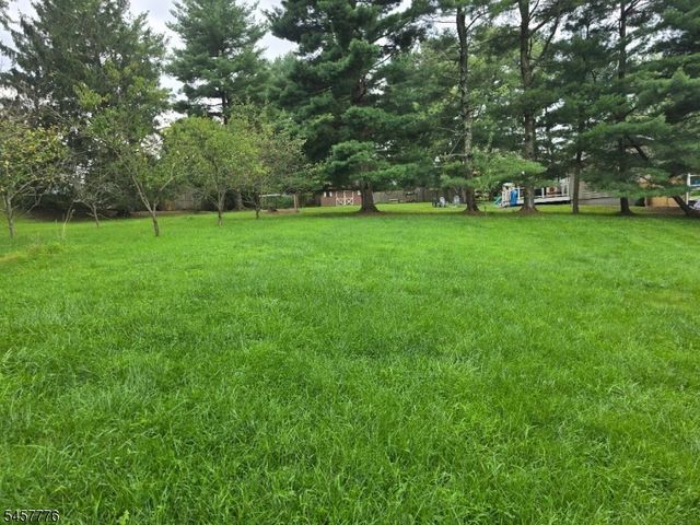 7 Jeanette Ln, Holland Twp., NJ 08848