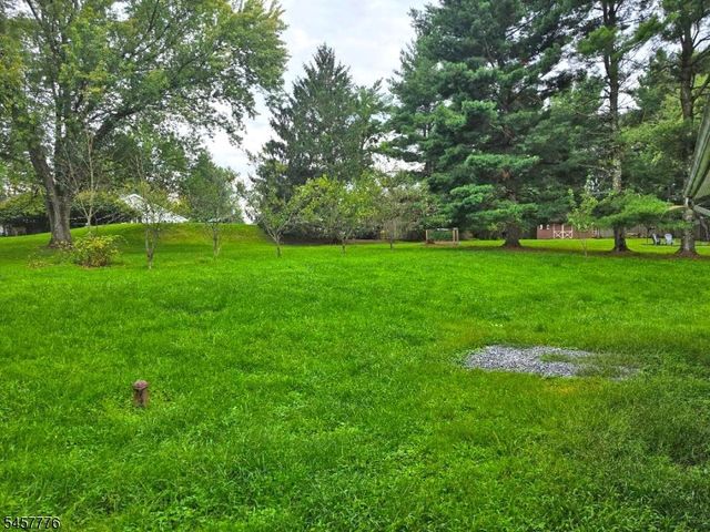 7 Jeanette Ln, Holland Twp., NJ 08848