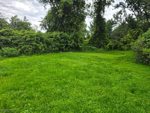 7 Jeanette Ln, Holland Twp., NJ 08848