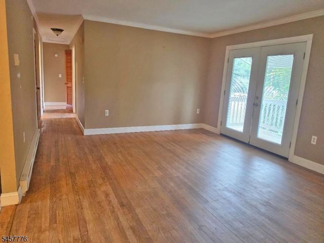 7 Jeanette Ln, Holland Twp., NJ 08848
