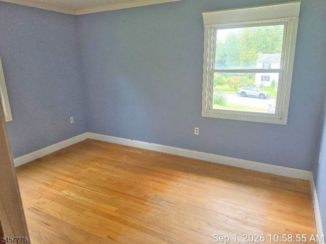 7 Jeanette Ln, Holland Twp., NJ 08848