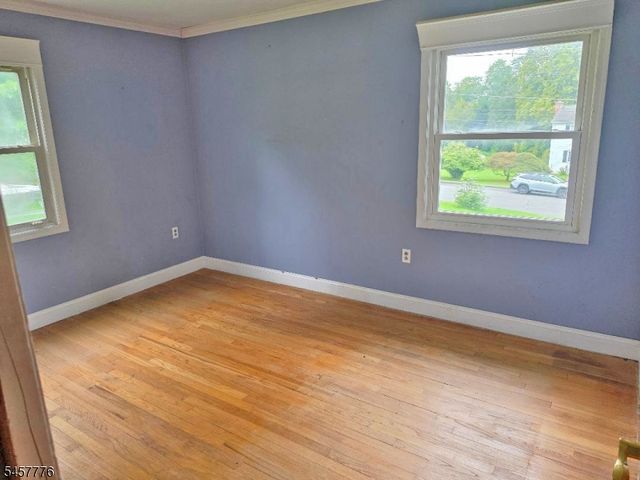 7 Jeanette Ln, Holland Twp., NJ 08848