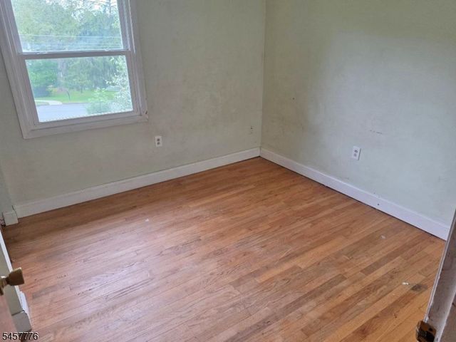 7 Jeanette Ln, Holland Twp., NJ 08848