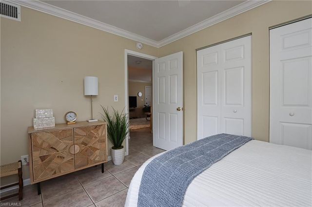 940 3rd ST S 101, Naples, FL 34102