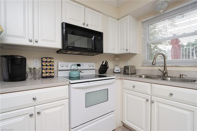 940 3rd ST S 101, Naples, FL 34102