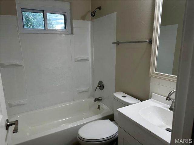 7230 Howdershell Road, Hazelwood, MO 63042
