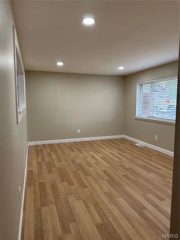 7230 Howdershell Road, Hazelwood, MO 63042