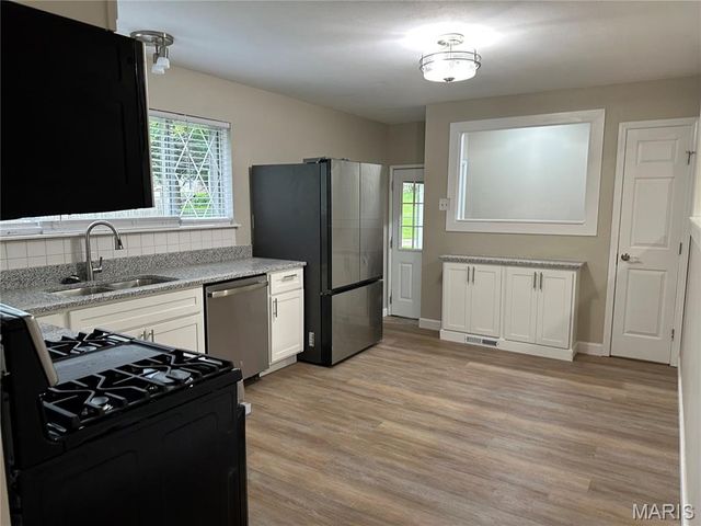 7230 Howdershell Road, Hazelwood, MO 63042