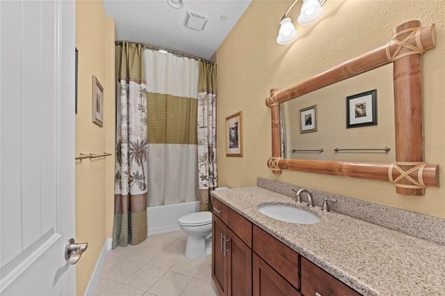 267 SAPPHIRE LAKE DRIVE 202, Bradenton, FL 34209