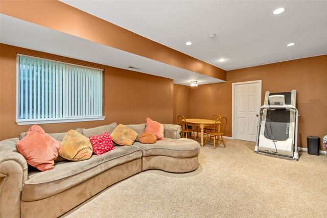 2609 Somerset Drive, Ames, IA 50010