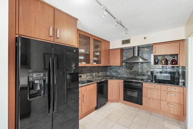 7202 Promenade Drive 401, Boca Raton, FL 33433