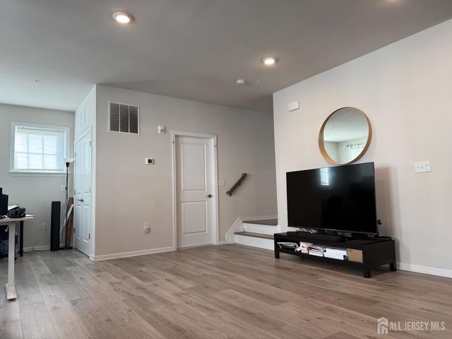 302 Dickson Court, Highland Park, NJ 08904
