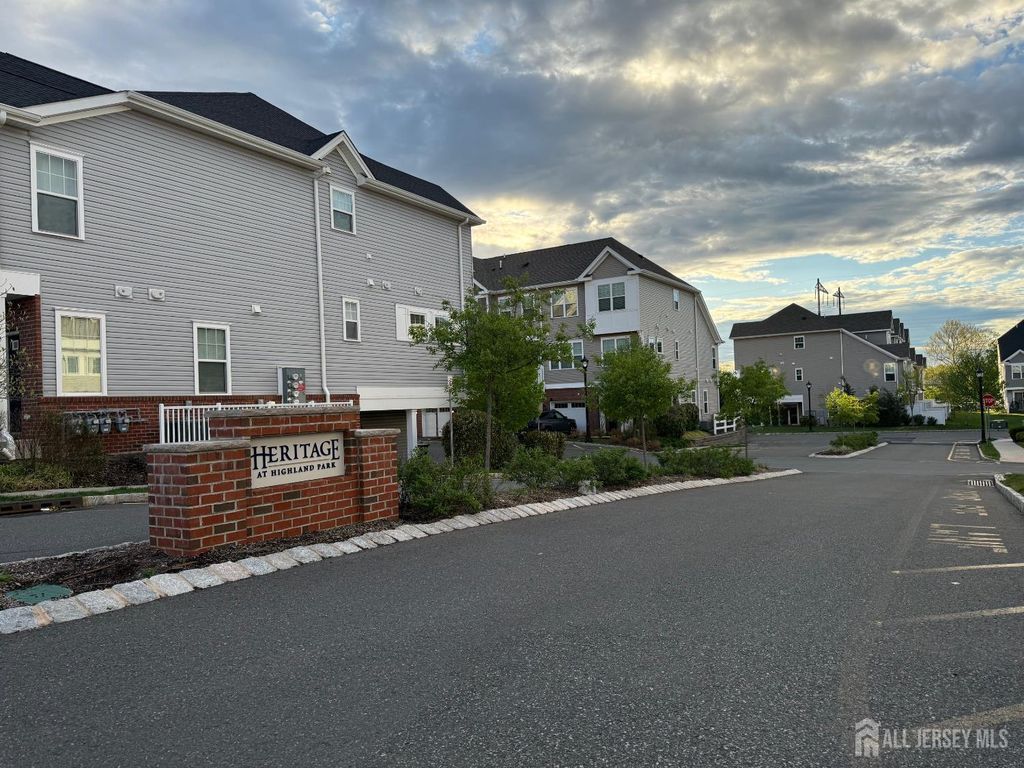 302 Dickson Court, Highland Park, NJ 08904