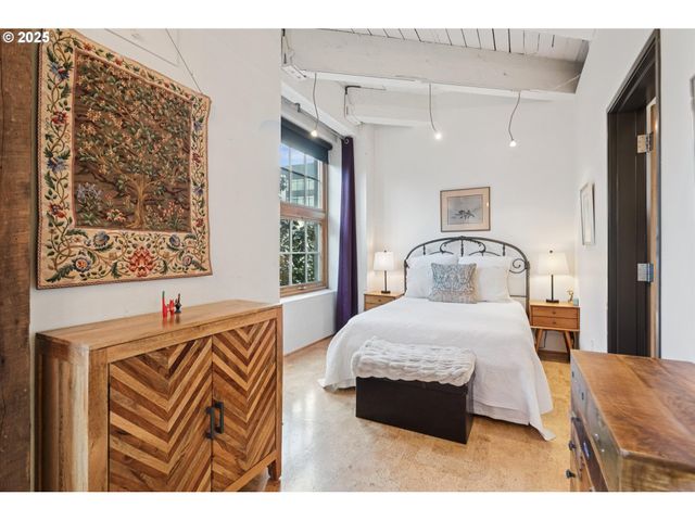 1420 Nw LOVEJOY St 320, Portland, OR 97209