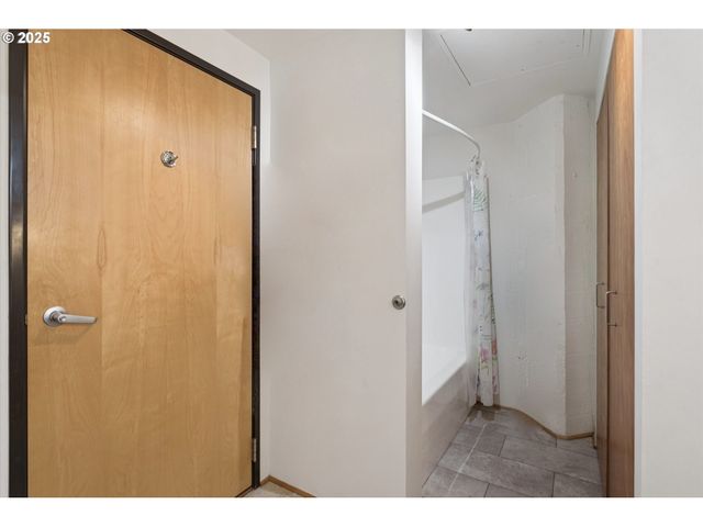 1420 Nw LOVEJOY St 320, Portland, OR 97209