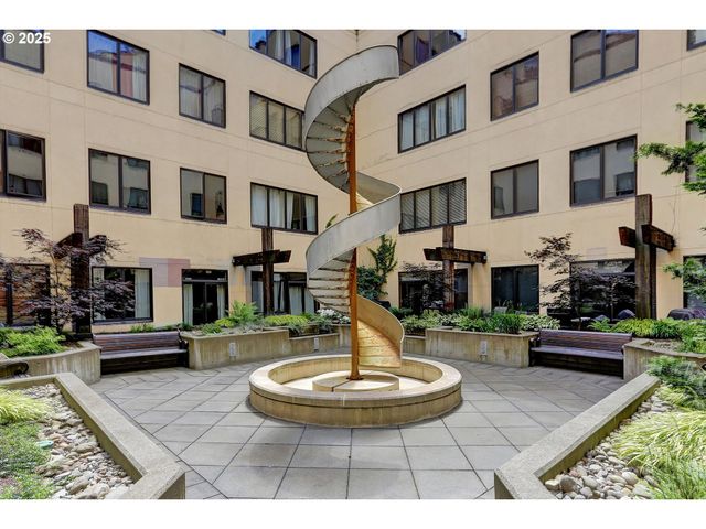 1420 Nw LOVEJOY St 320, Portland, OR 97209