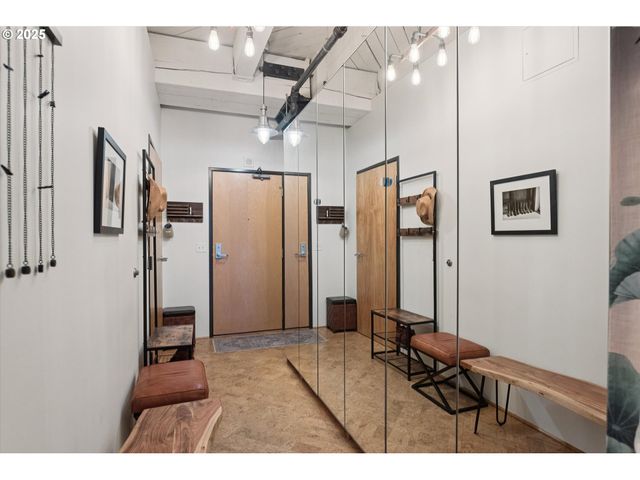 1420 Nw LOVEJOY St 320, Portland, OR 97209