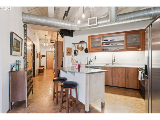 1420 Nw LOVEJOY St 320, Portland, OR 97209