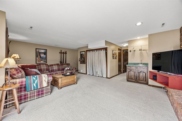 3004 Orrian Drive SE, Cedar Rapids, IA 52403