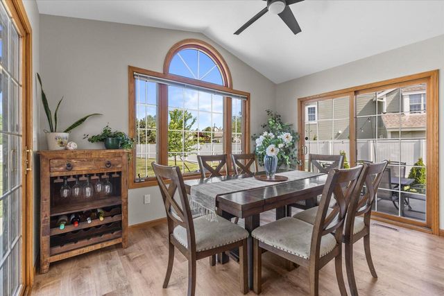 602 Woodland CIRCLE, Waterford, WI 53185