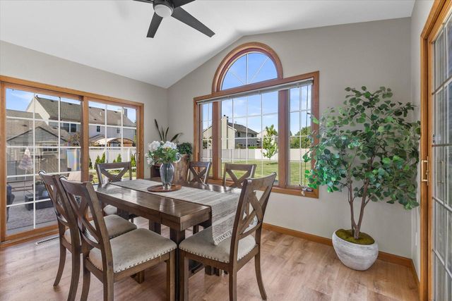 602 Woodland CIRCLE, Waterford, WI 53185