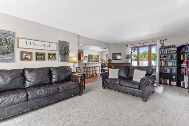 602 Woodland CIRCLE, Waterford, WI 53185