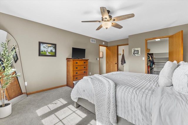 602 Woodland CIRCLE, Waterford, WI 53185