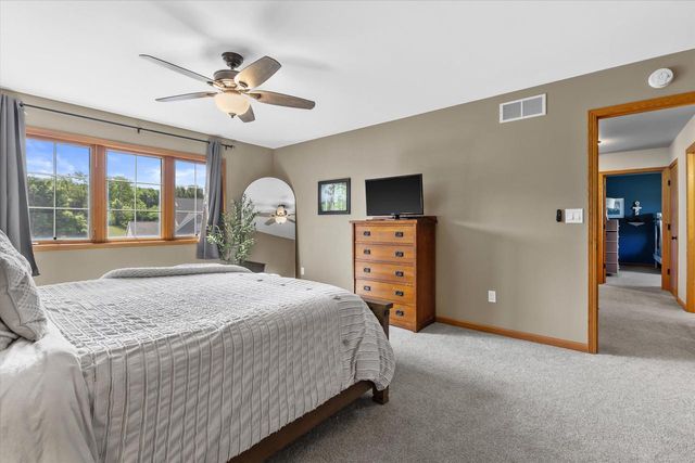 602 Woodland CIRCLE, Waterford, WI 53185
