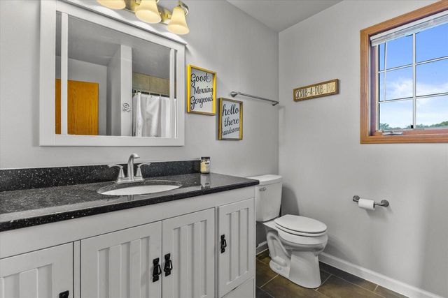 602 Woodland CIRCLE, Waterford, WI 53185