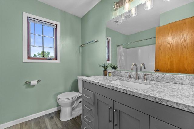 602 Woodland CIRCLE, Waterford, WI 53185