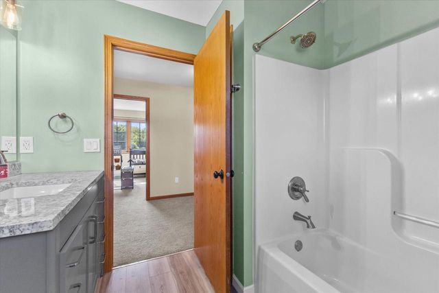 602 Woodland CIRCLE, Waterford, WI 53185