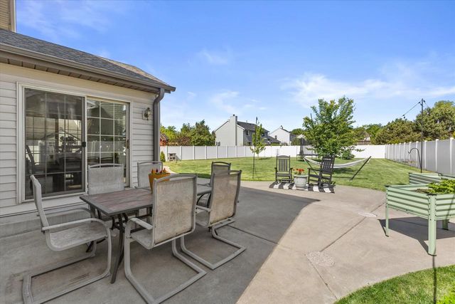 602 Woodland CIRCLE, Waterford, WI 53185