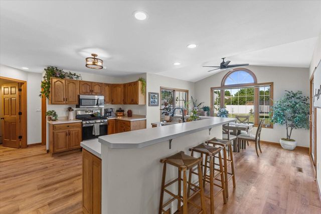 602 Woodland CIRCLE, Waterford, WI 53185