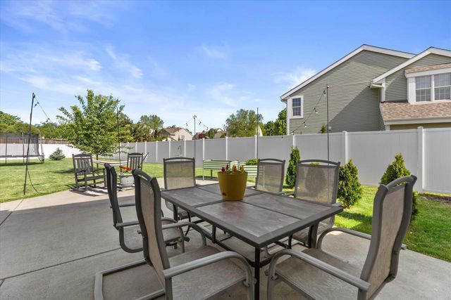 602 Woodland CIRCLE, Waterford, WI 53185