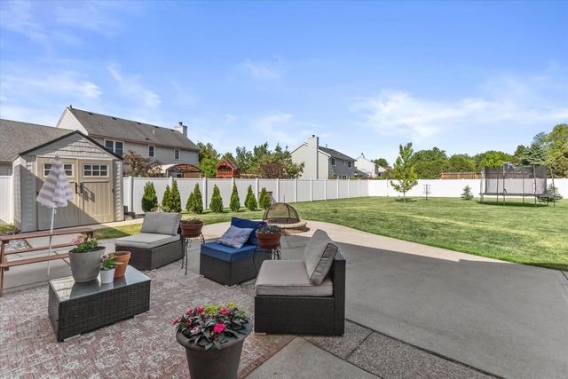 602 Woodland CIRCLE, Waterford, WI 53185