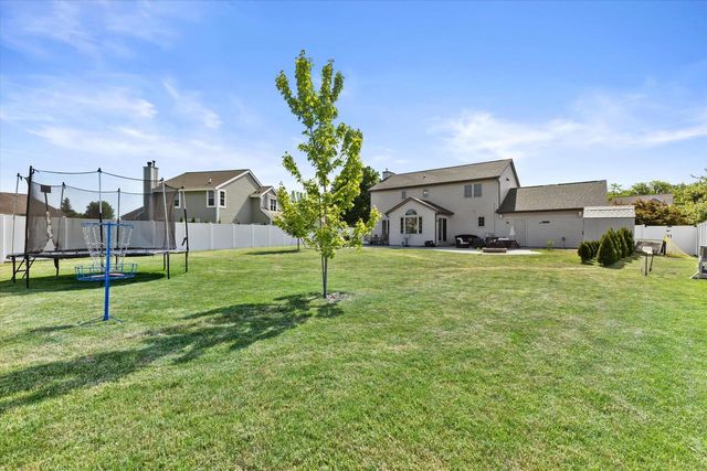 602 Woodland CIRCLE, Waterford, WI 53185