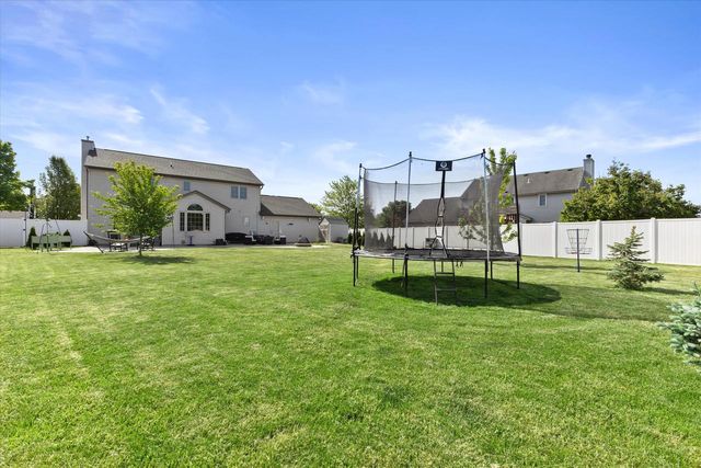 602 Woodland CIRCLE, Waterford, WI 53185