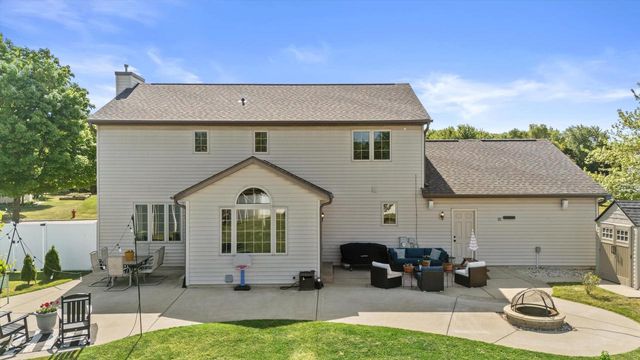 602 Woodland CIRCLE, Waterford, WI 53185