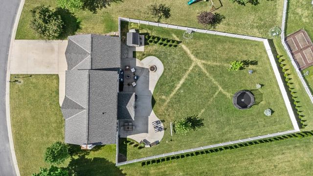 602 Woodland CIRCLE, Waterford, WI 53185