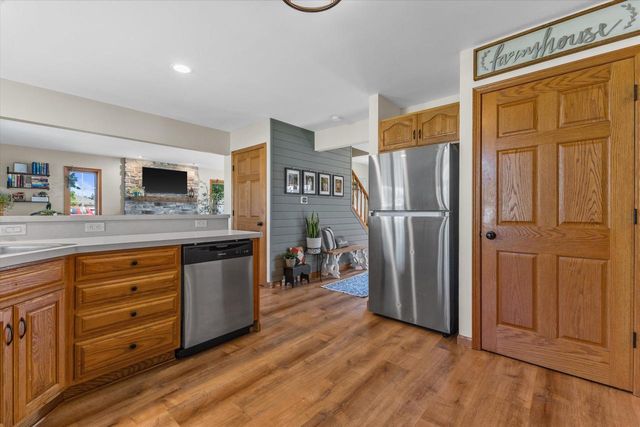 602 Woodland CIRCLE, Waterford, WI 53185
